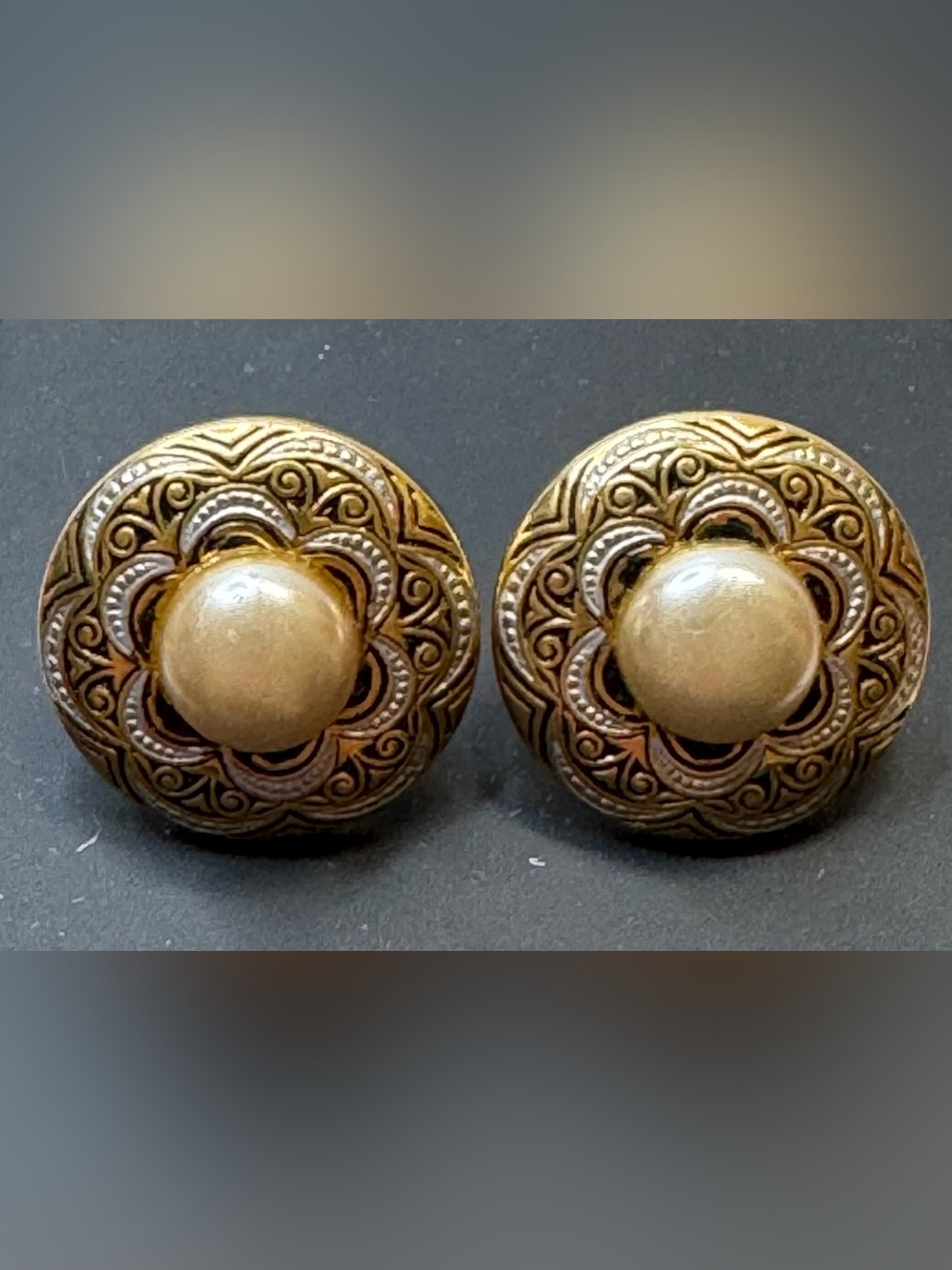 Damascene Pearl Button screw back Earrings - Picture 3 of 4